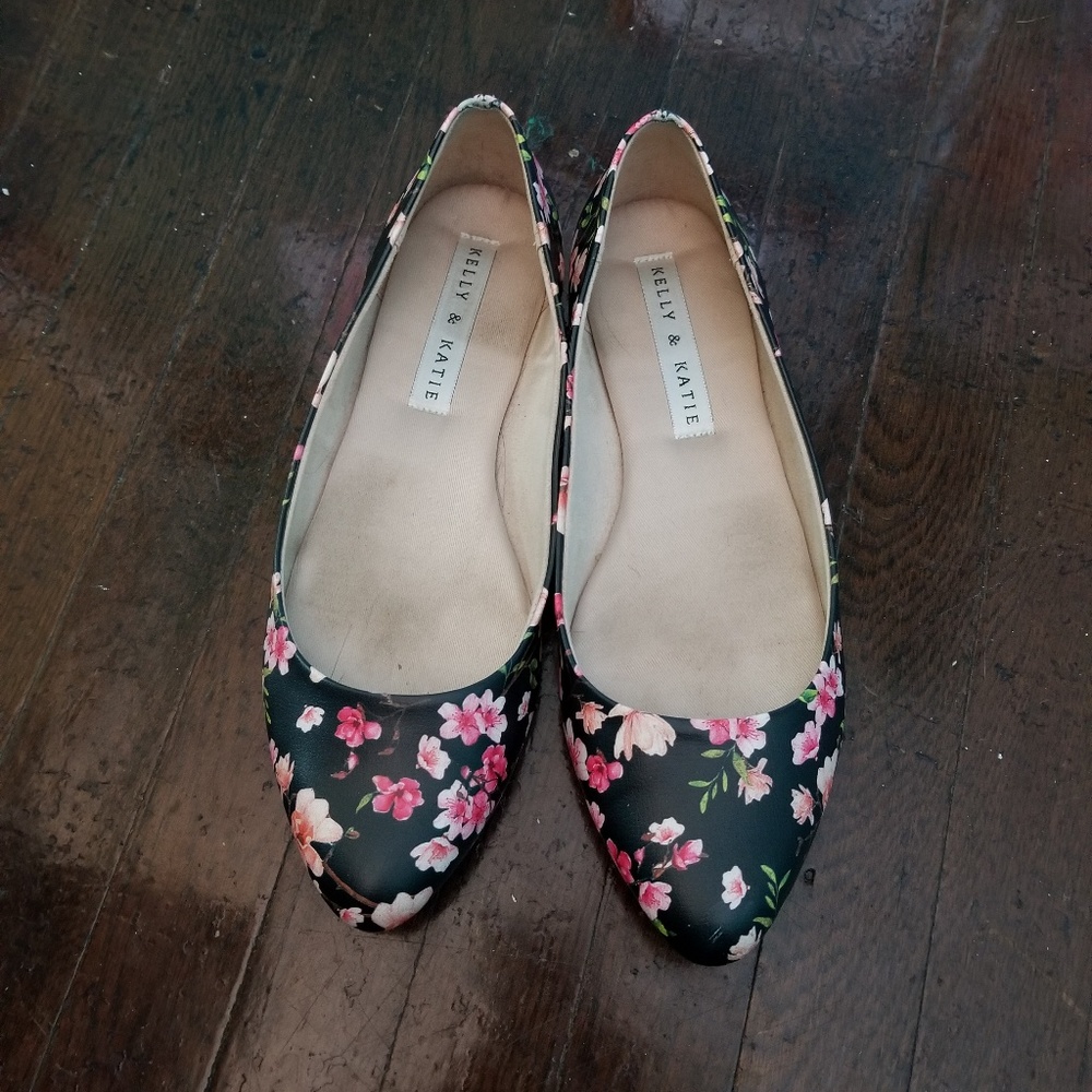 Kelly & Katie floral flats size 9.5